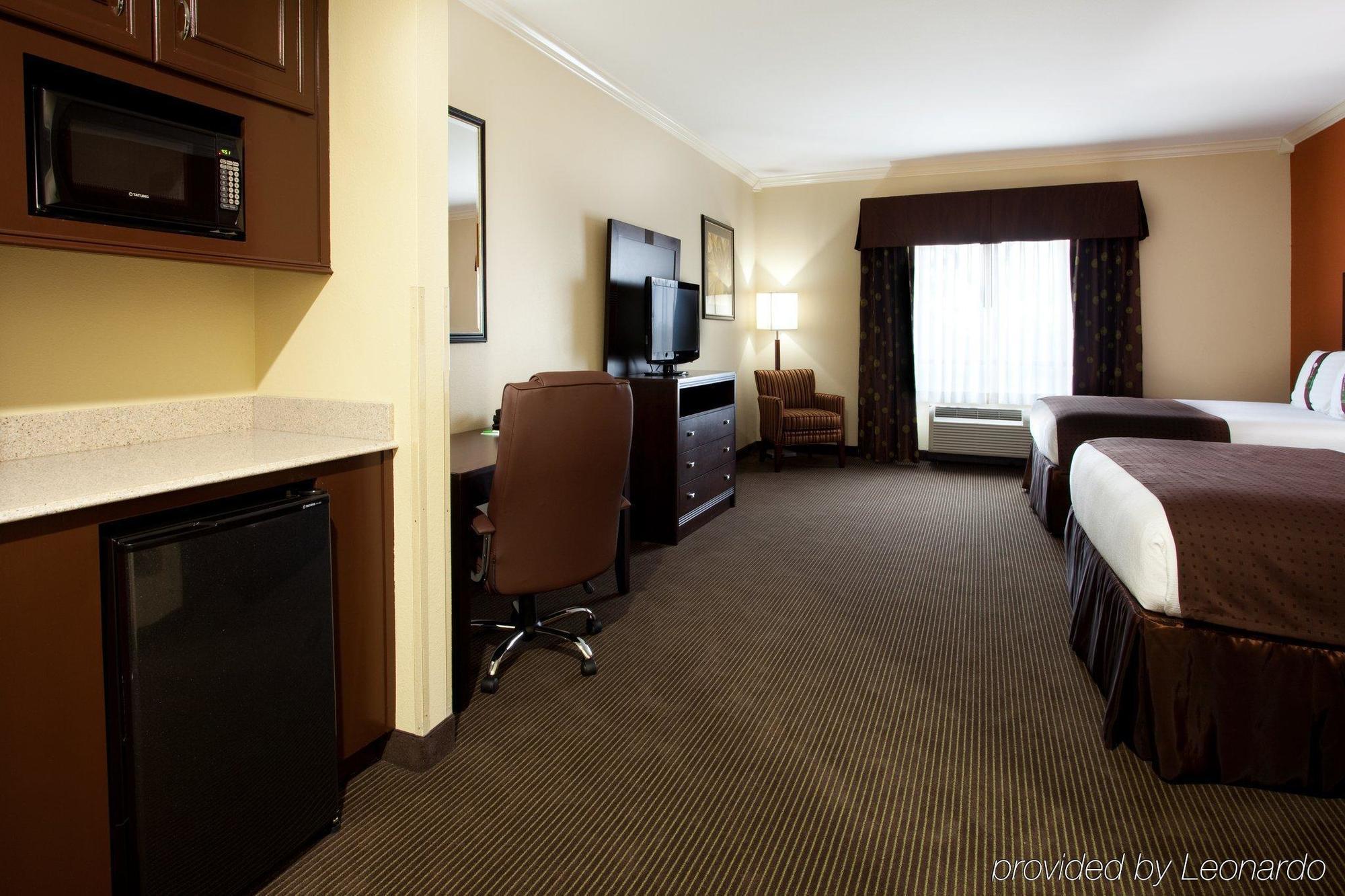 Holiday Inn Hotel & Suites Lake Charles South, An Ihg Hotel Room photo